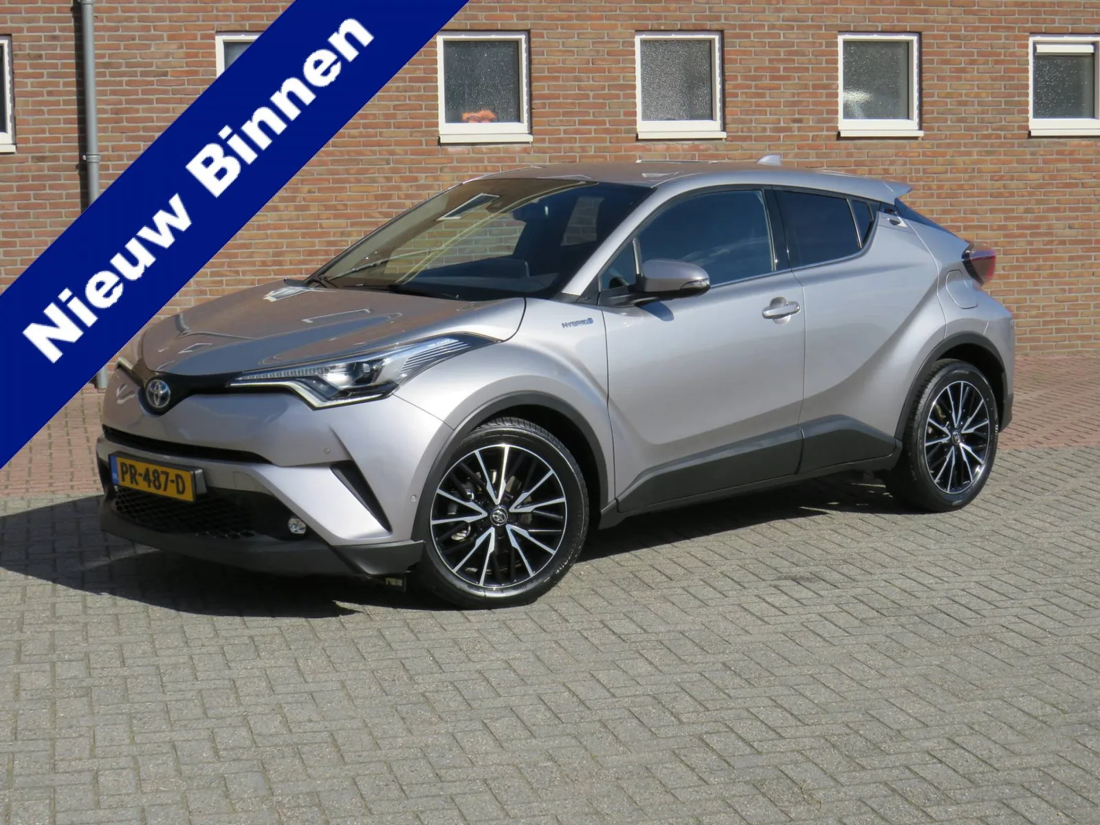 Toyota C-HR (2017) — foto 1