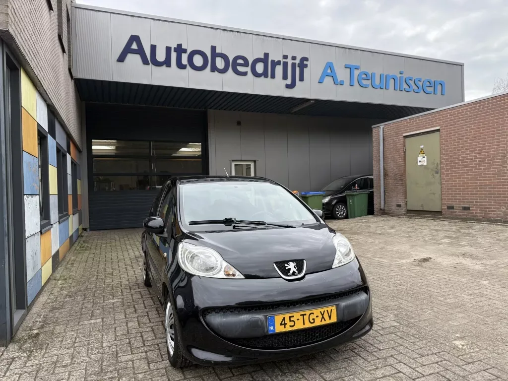 Peugeot 107 (2006) — foto 1