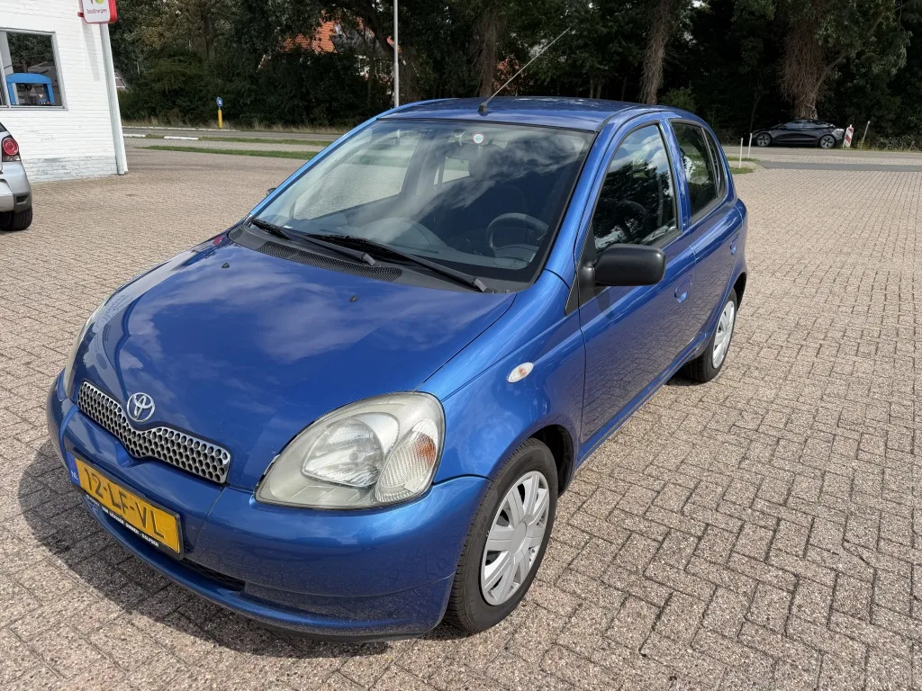 Toyota Yaris (2003) — foto 1