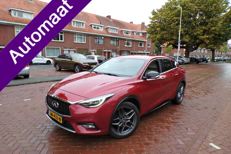 Infiniti Q30 (2016)