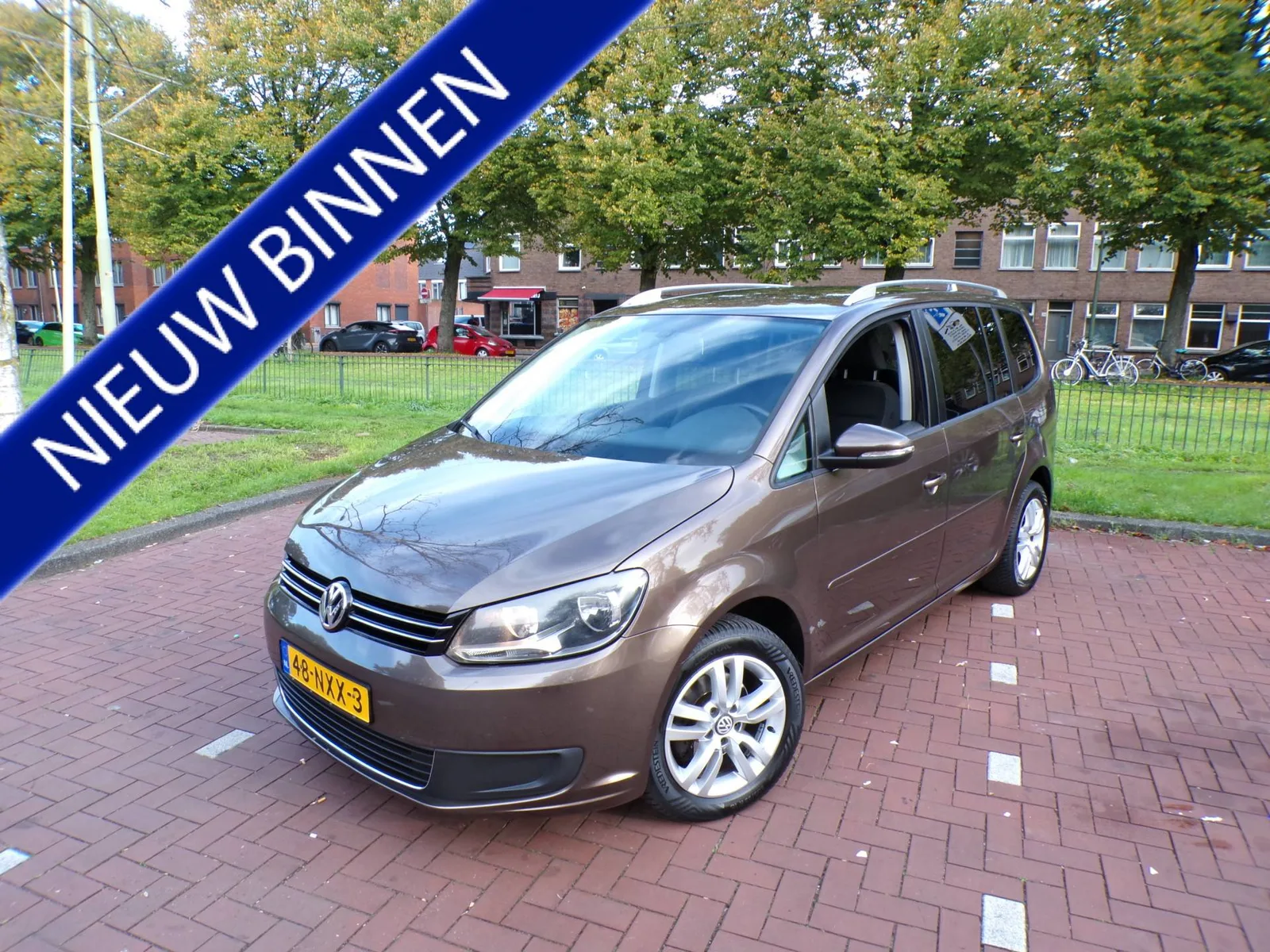 Volkswagen Touran (2011) — foto 1