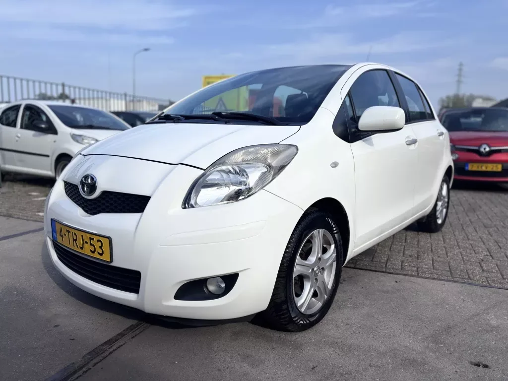 Toyota Yaris (2011) — foto 1