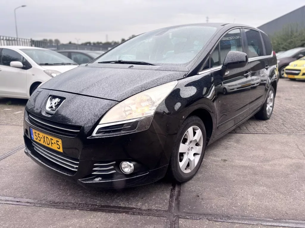 Peugeot 5008 (2012) — foto 1