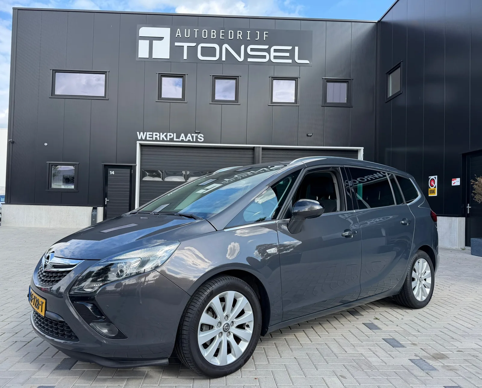 Opel Zafira Tourer (2013) — foto 1