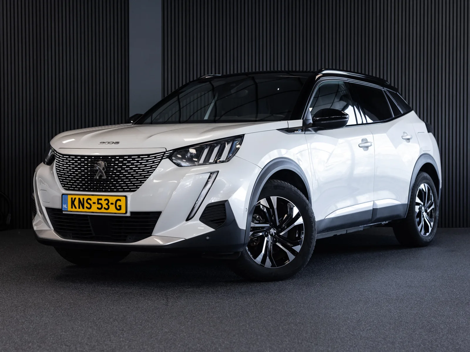 Peugeot e-2008 (2023) — foto 1
