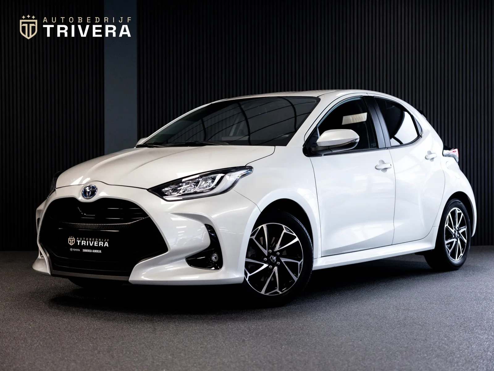 Toyota Yaris (2023) — foto 1