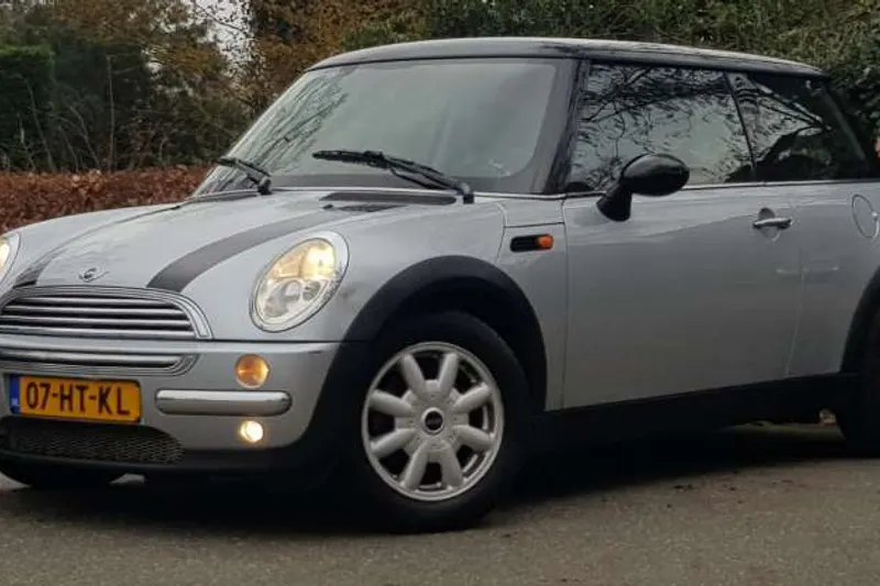 MINI Cooper (2001)