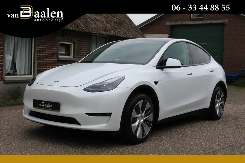 Tesla Model Y (2023)