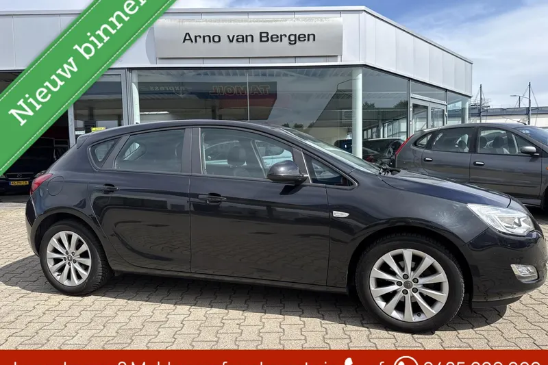 Opel Astra (2012)