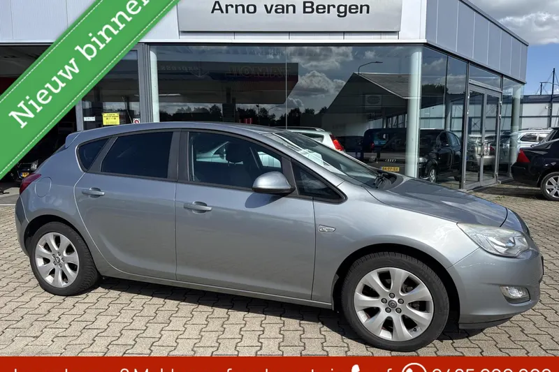 Opel Astra (2011)