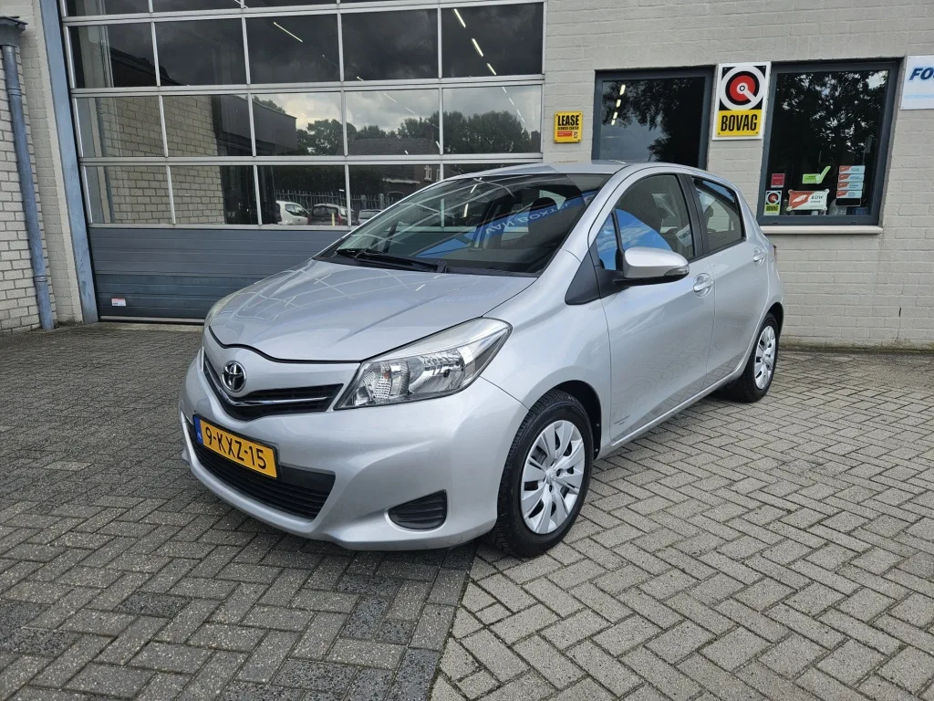 Toyota Yaris (2011) — foto 1