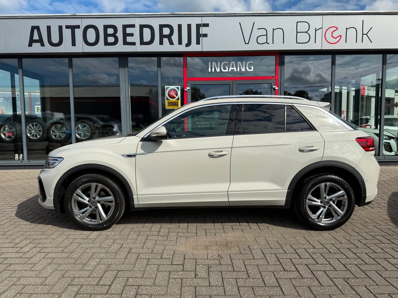 Volkswagen T-Roc (2023) — foto 1