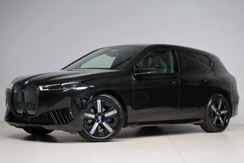 BMW iX (2023)