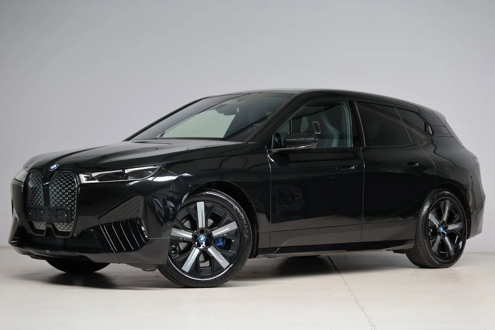 BMW iX (2023) — foto 1