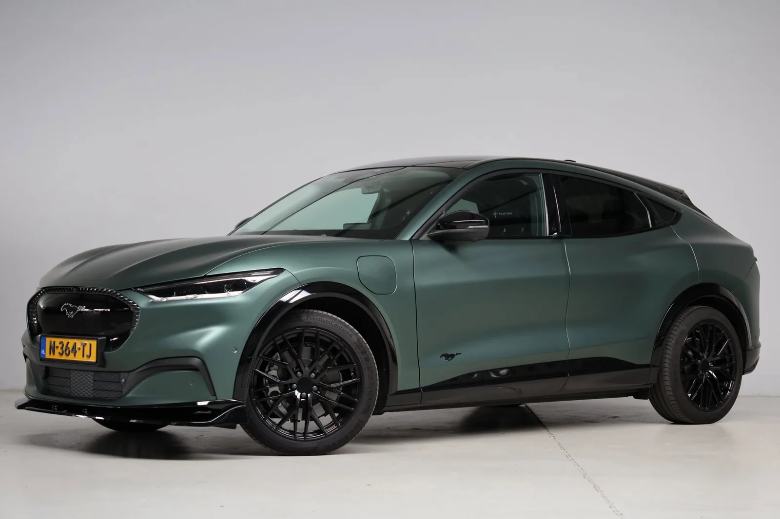Ford Mustang Mach-E (2021) — foto 1