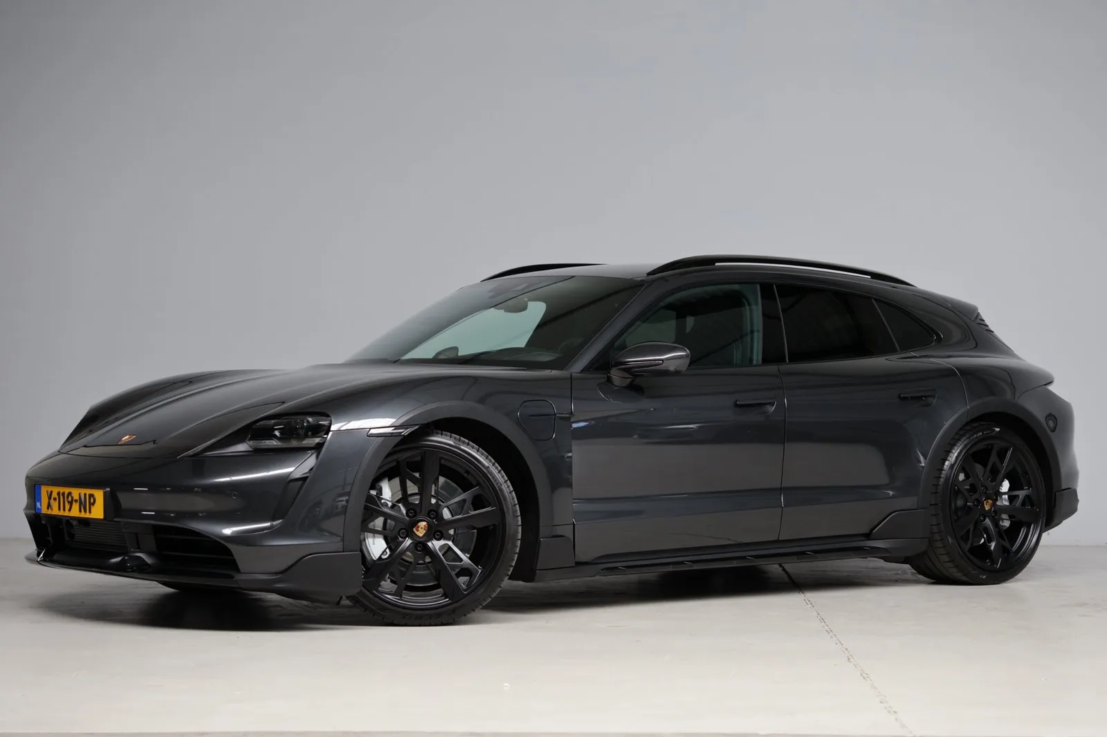 Porsche Taycan (2024) — foto 1