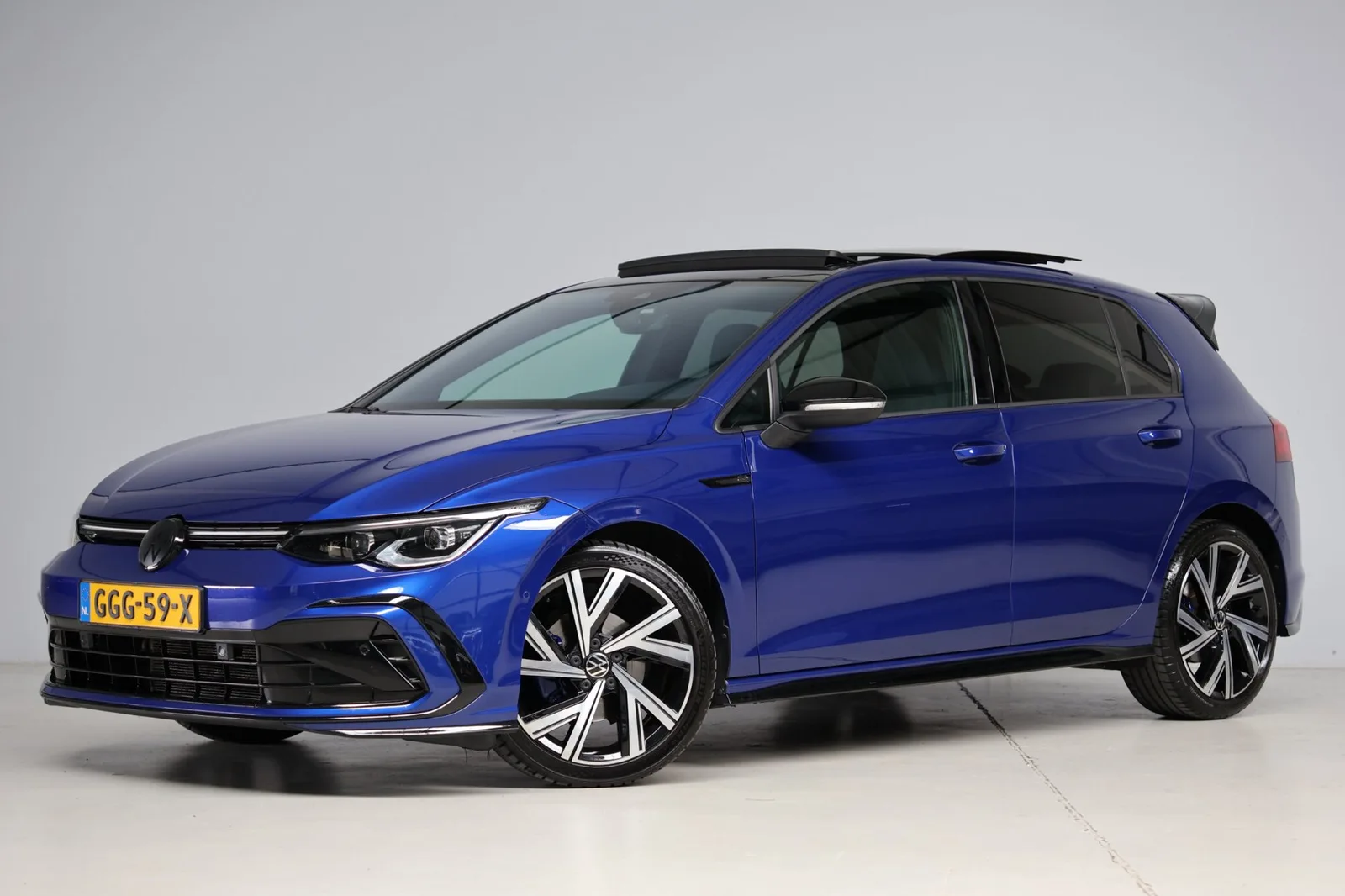 Volkswagen Golf (2024) — foto 1
