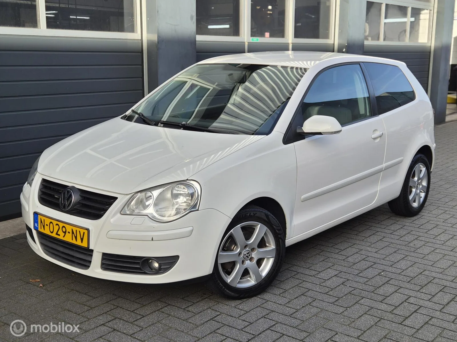 Volkswagen Polo (2008) — foto 1