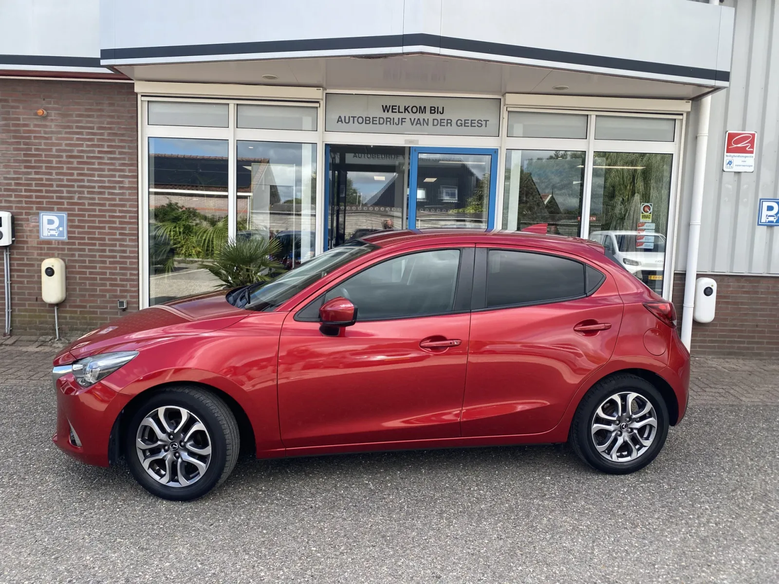 Mazda 2 (2018) — foto 1