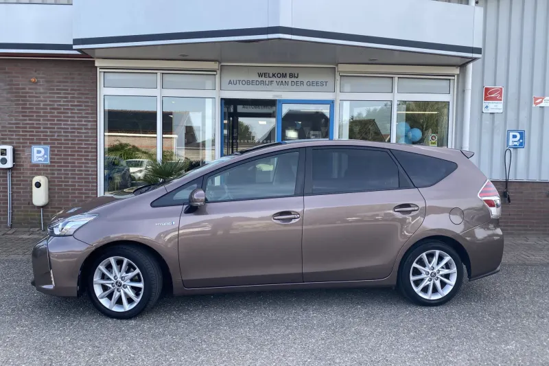 Toyota Prius Wagon (2016)
