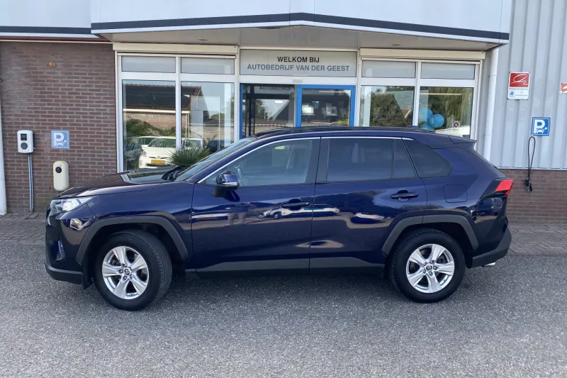 Toyota RAV4 (2021)