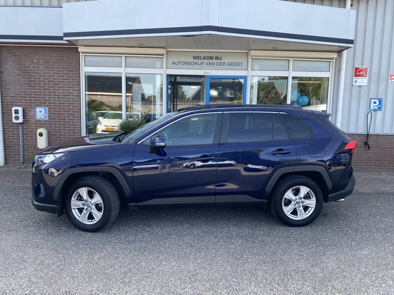 Toyota RAV4 (2021) — foto 1