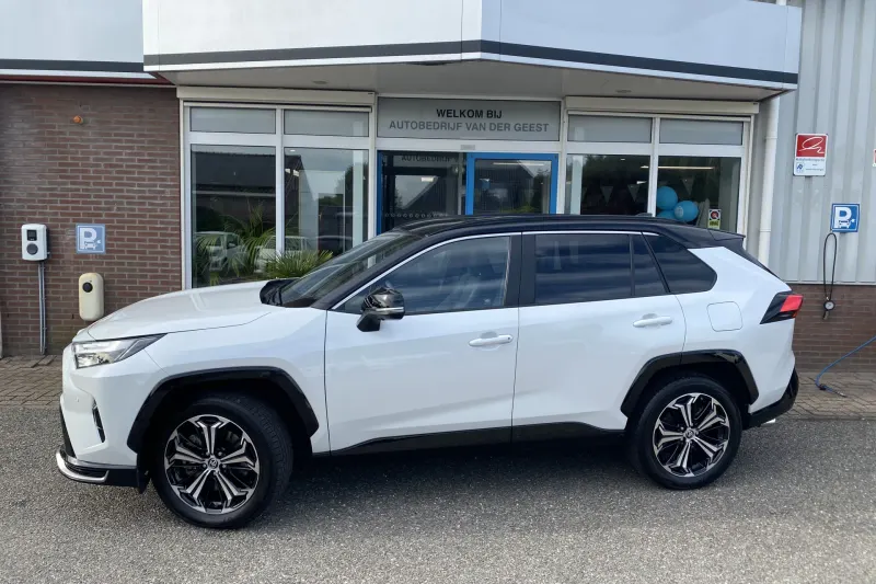 Toyota RAV4 (2025)