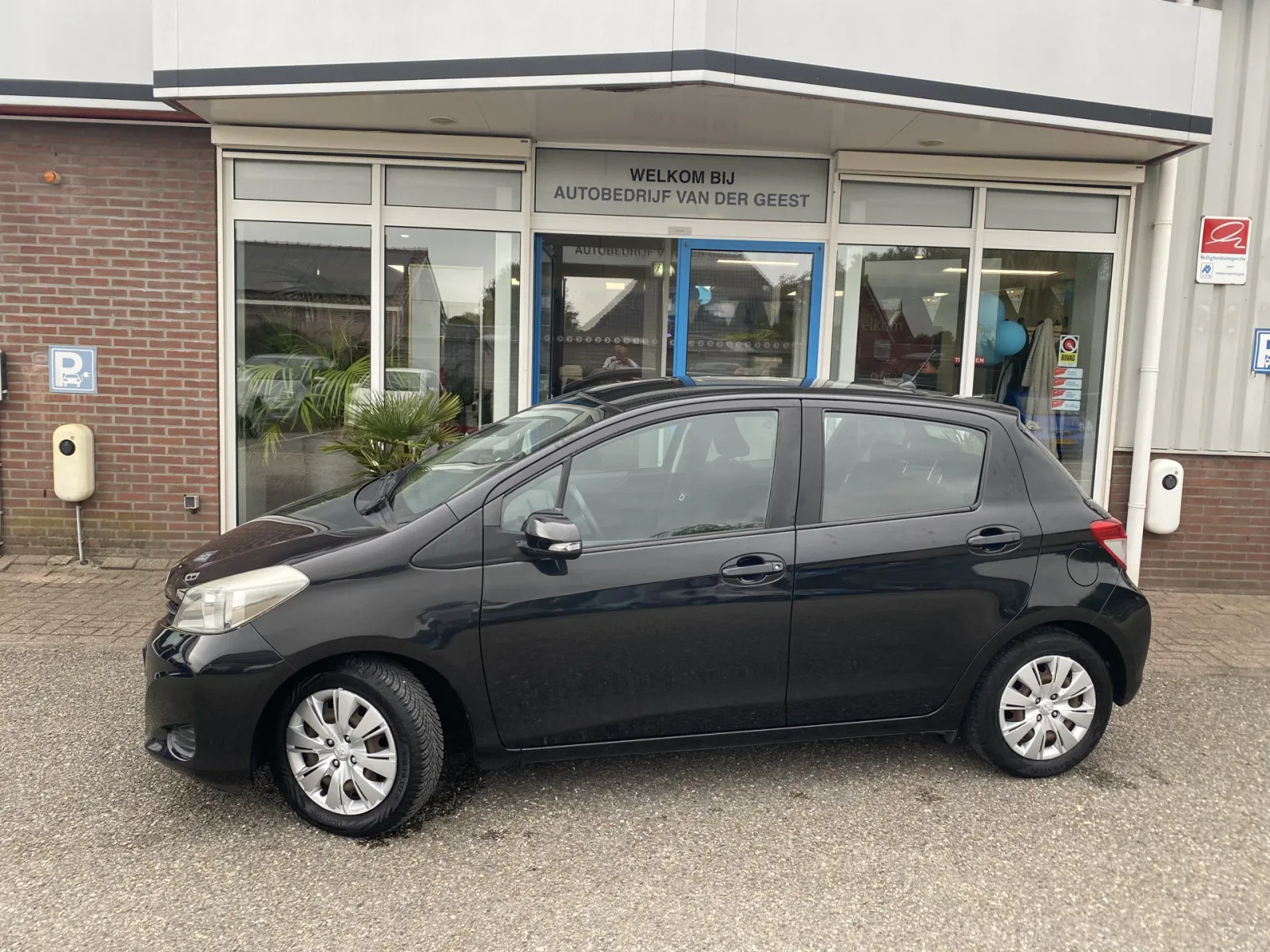 Toyota Yaris (2012) — foto 1