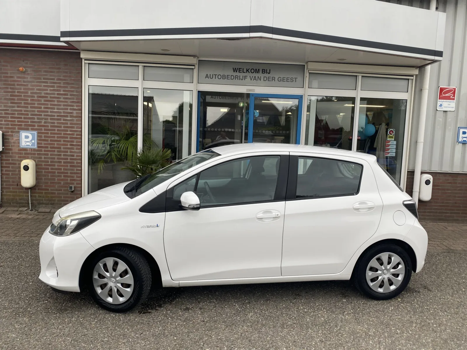 Toyota Yaris (2013) — foto 1