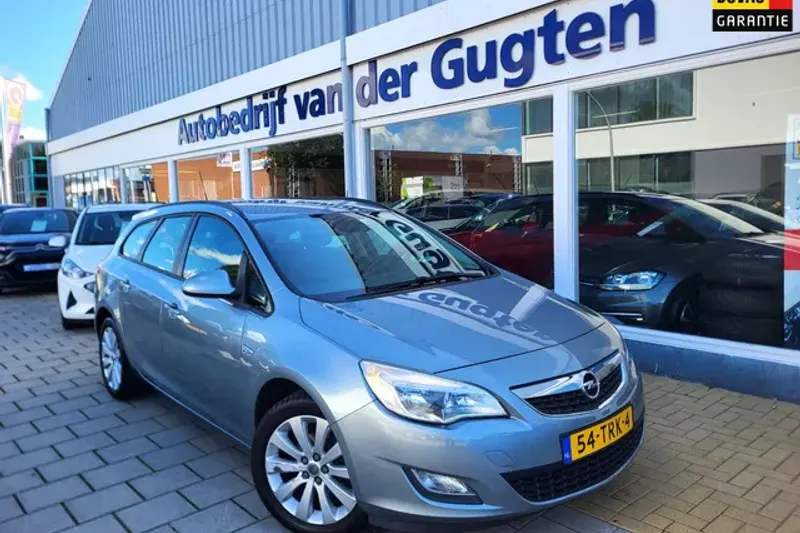 Opel Astra (2011)
