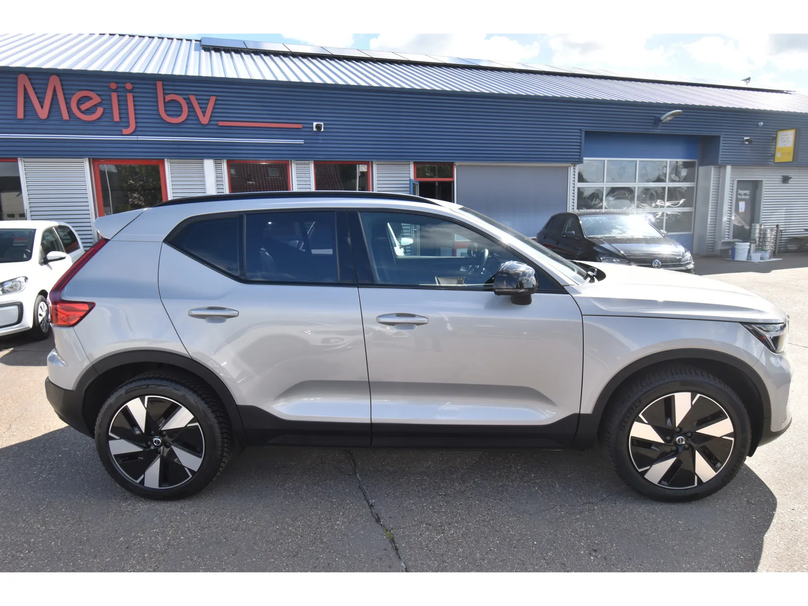 Volvo XC40 (2024) — foto 1
