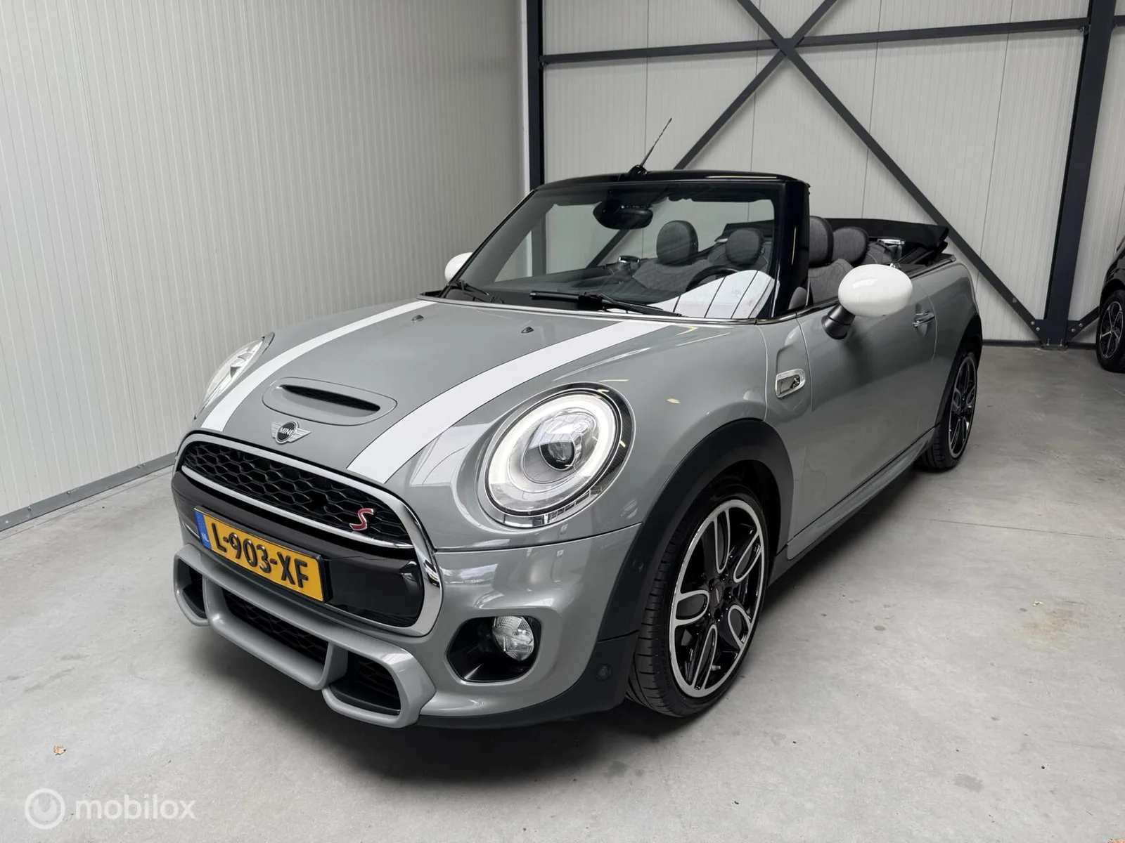 MINI Cabrio (2018) — foto 1