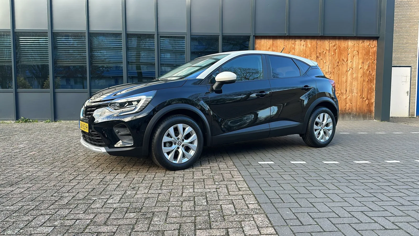 Renault Captur (2021) — foto 1
