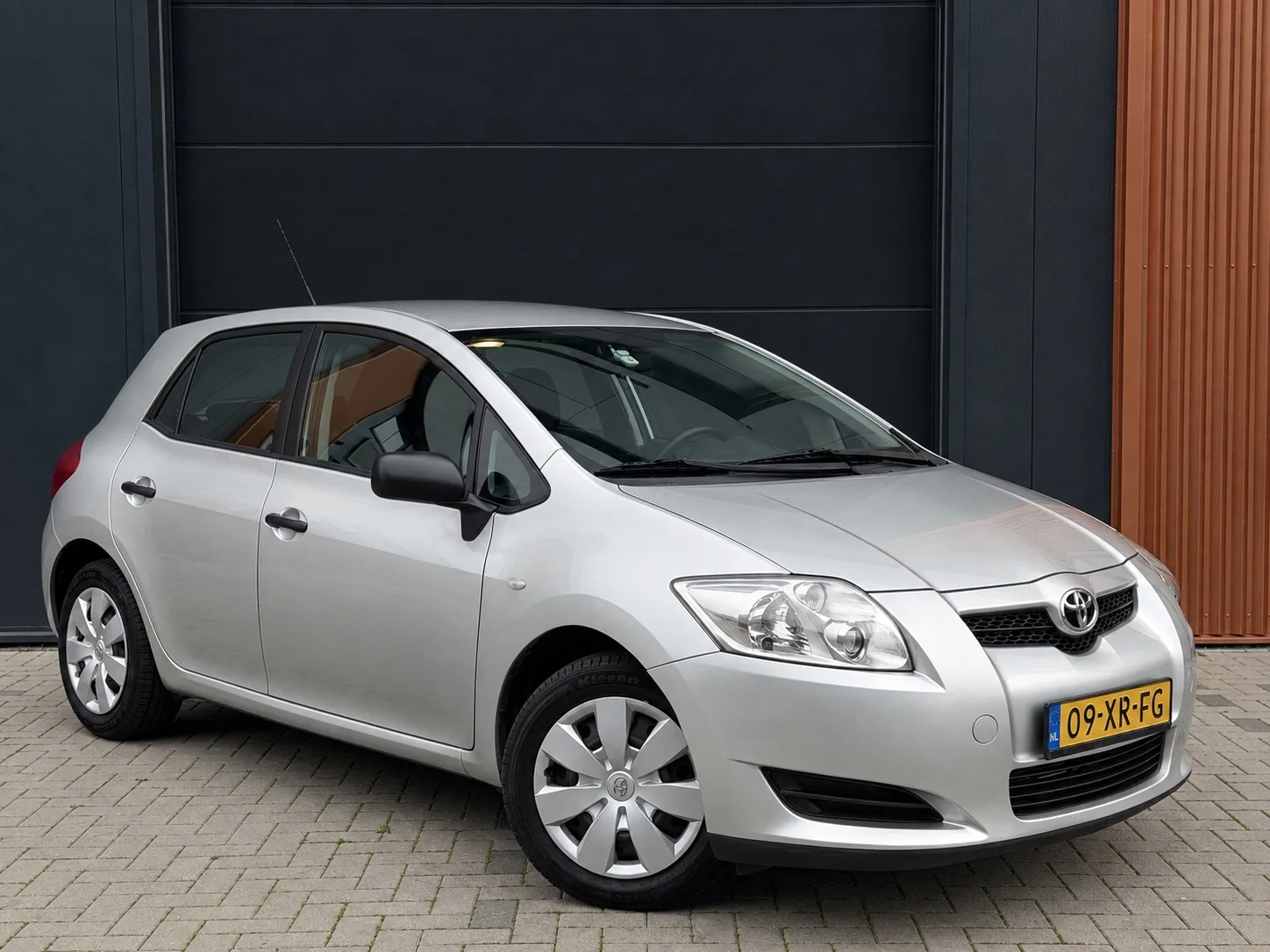 Toyota Auris (2007) — foto 1