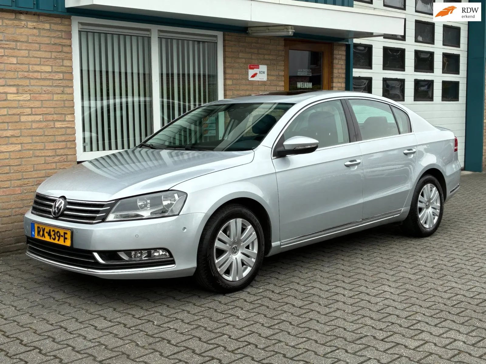 Volkswagen Passat (2010) — foto 1