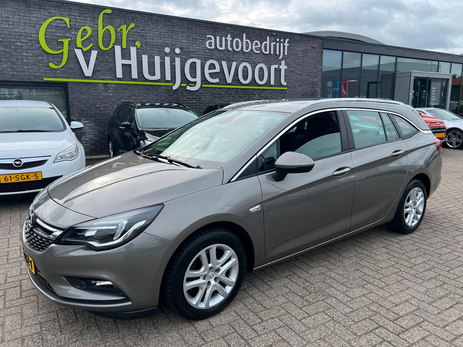 Opel Astra Sports Tourer (2017) — foto 1