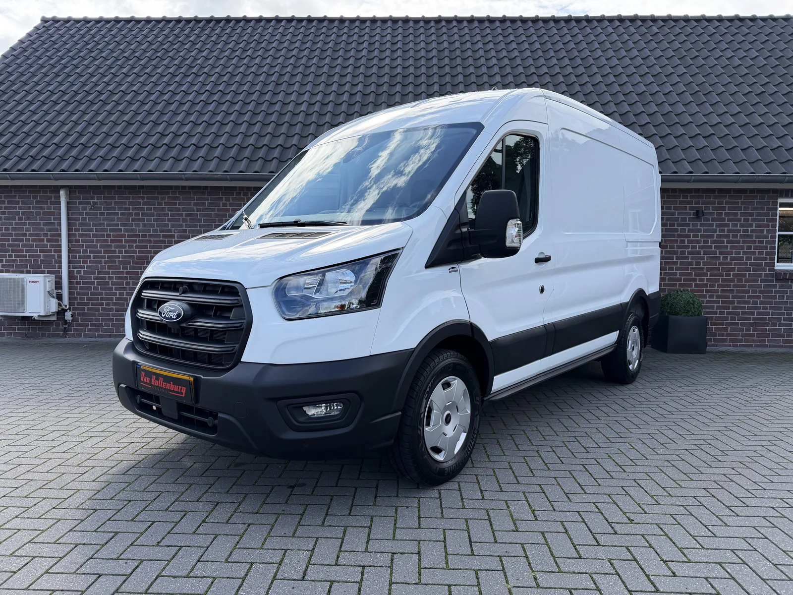 Ford Transit (2024) — foto 1