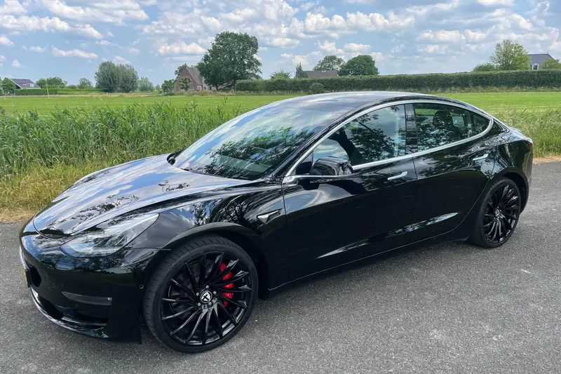 Tesla Model 3 (2019)