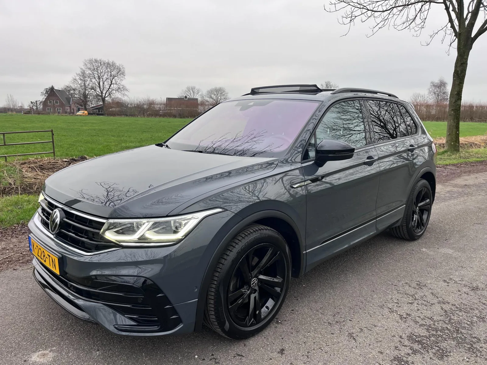 Volkswagen Tiguan (2021) — foto 1
