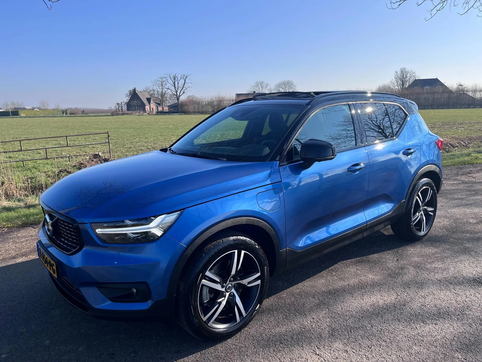 Volvo XC40 (2021) — foto 1