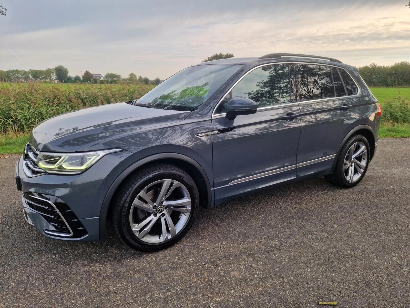 Volkswagen Tiguan (2021) — foto 1