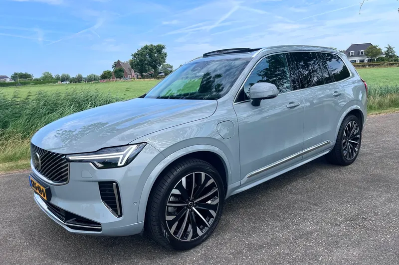 Volvo XC90 (2025)