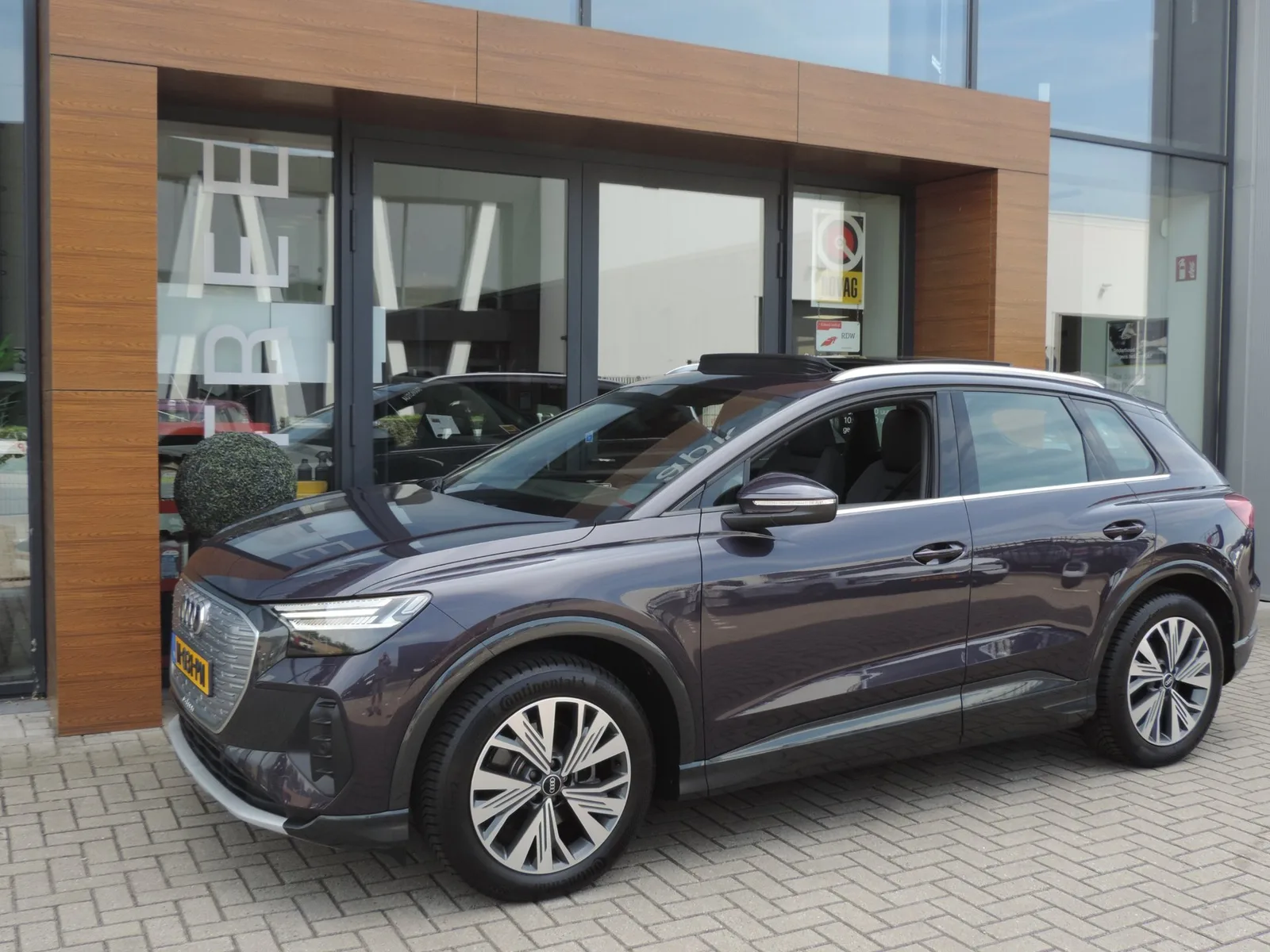 Audi Q4 e-tron (2021) — foto 1