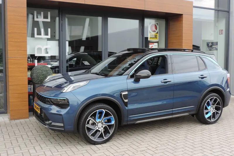 Lynk & Co 01