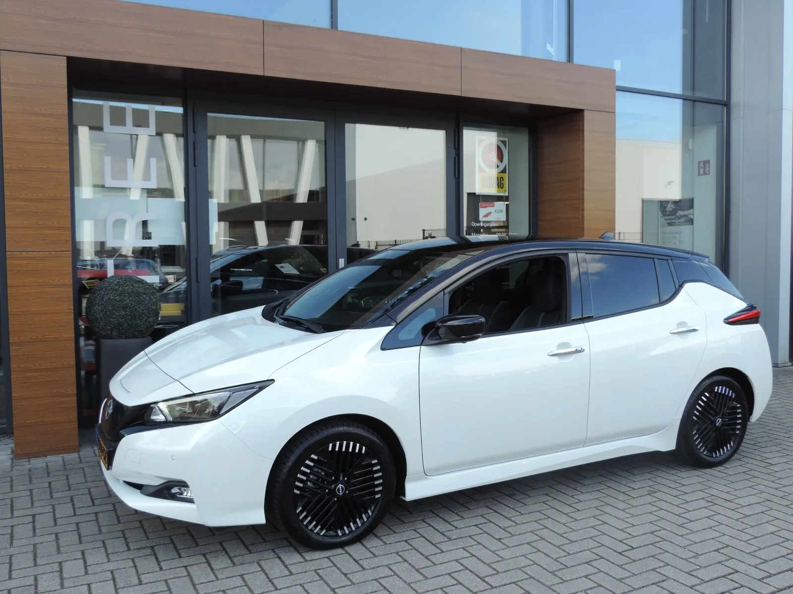 Nissan Leaf (2024) — foto 1