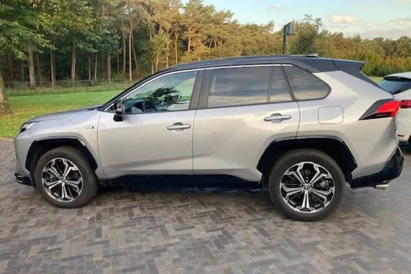 Toyota RAV4 (2025)
