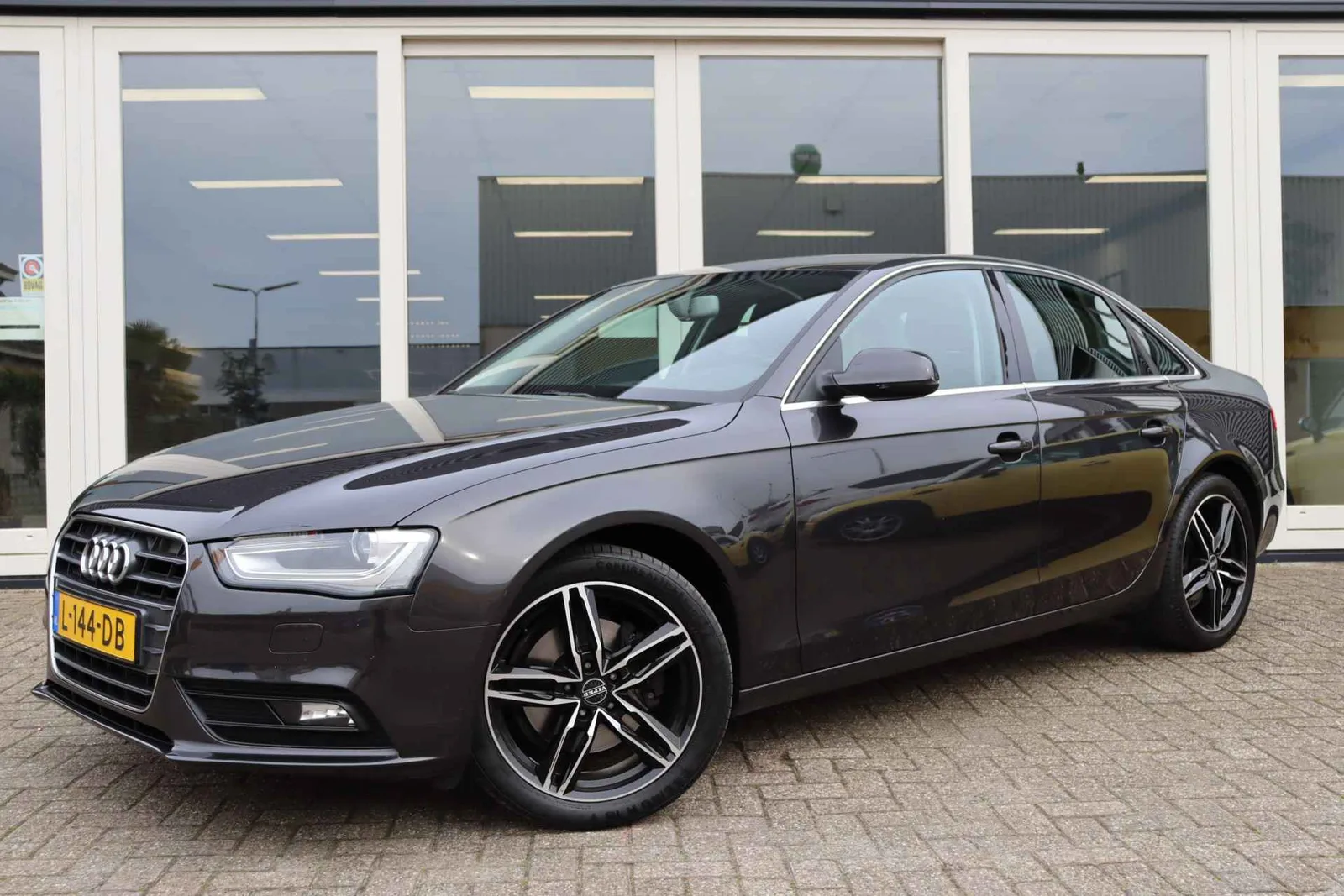 Audi A4 (2012) — foto 1