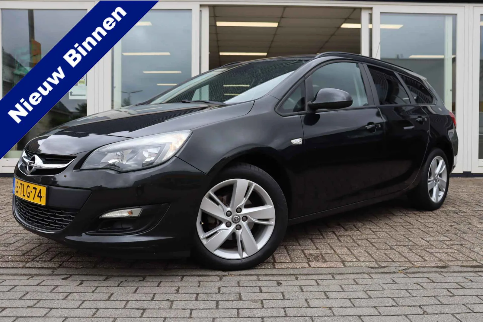 Opel Astra (2014) — foto 1