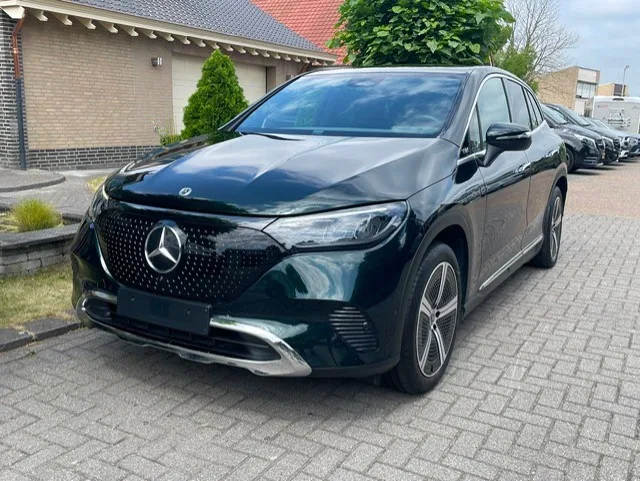 Mercedes-Benz EQE (2024) — foto 1