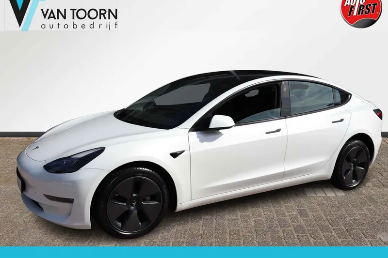 Tesla Model 3 (2023)